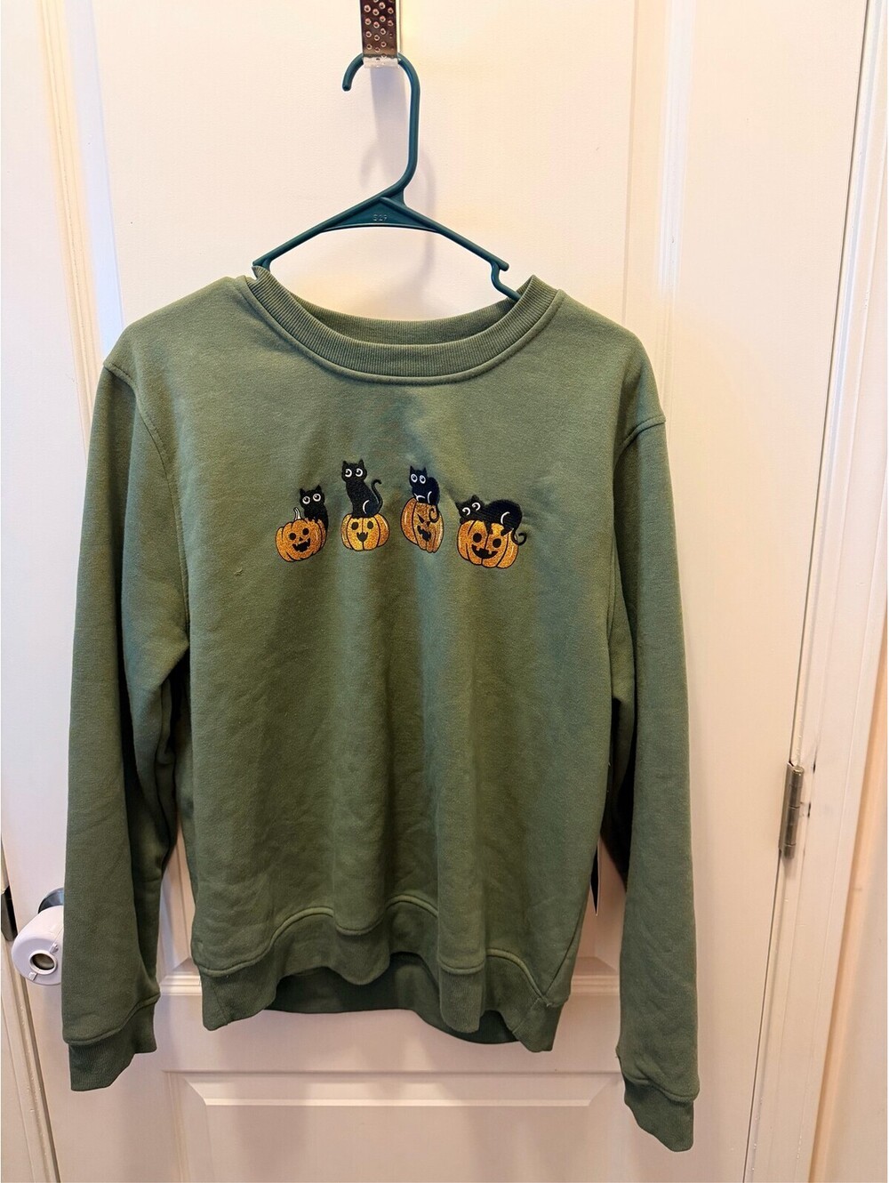 Womens Green Crewneck Sweatshirt Embroidered Halloween Black Cat Pumpkin Sz M
